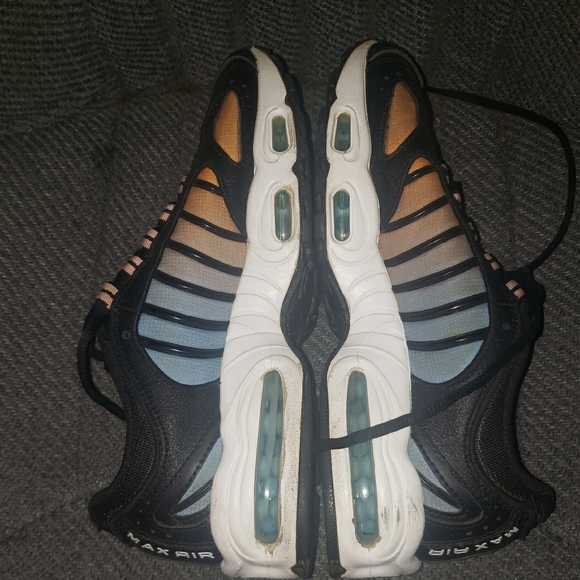 Nike Vapormax - Picture 7 of 11